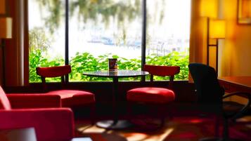 Family Suite, 1 King Bed with Sofa bed, Non Smoking | Living room | TV