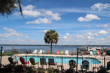 Outdoor pool, pool umbrellas, sun loungers
