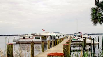 Dock