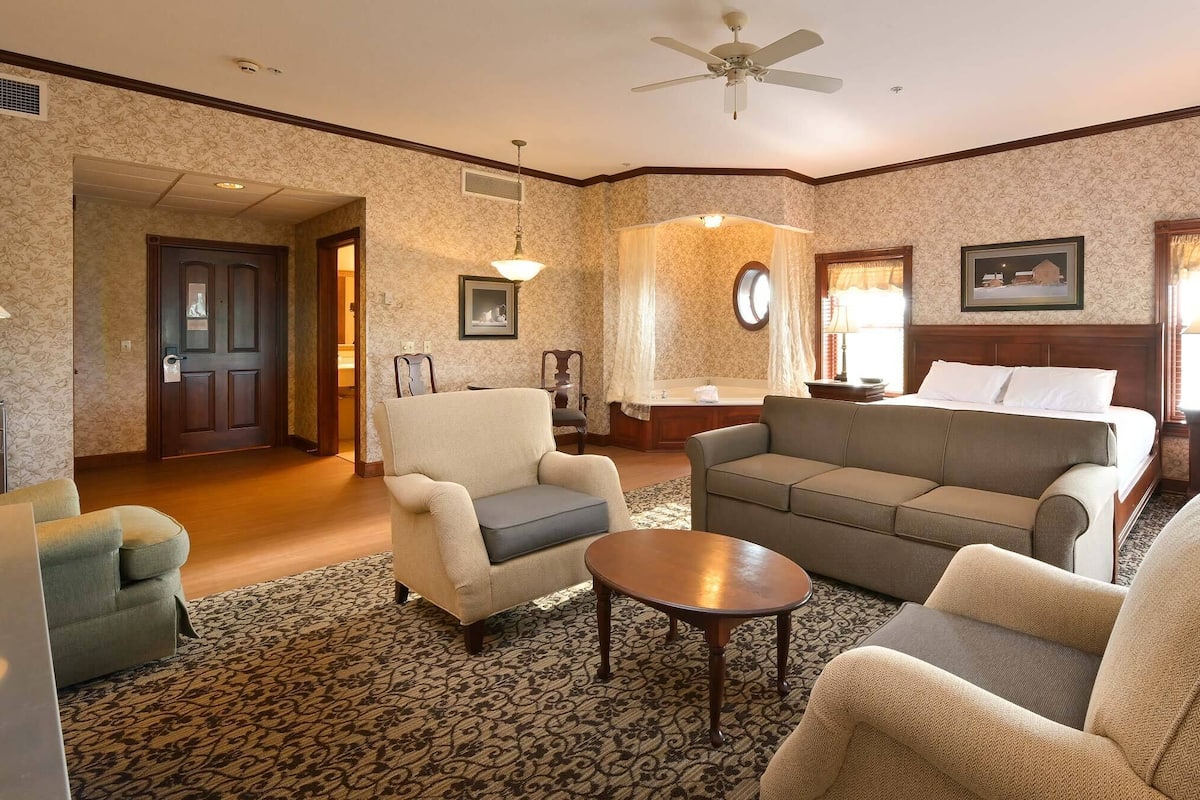 Executive suite | Luxe beddengoed, een kluis op de kamer, een bureau
