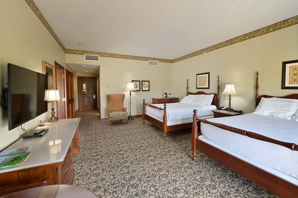 classic double room | premium bedding, in-room safe, desk, iron/ironing board