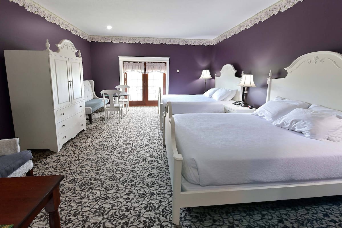 classic double room | premium bedding, in-room safe, desk, iron/ironing board