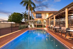 2 piscinas al aire libre, sillones reclinables de piscina