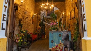 Front of property - Hotel Gran Plaza Euromaya (Antigua Guatemala)
