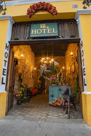 Front of property - Hotel Gran Plaza Euromaya (Antigua Guatemala)
