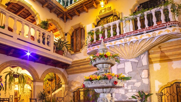 32-inch LED TV with cable channels, TV, pay films - Hotel Gran Plaza Euromaya (Antigua Guatemala)