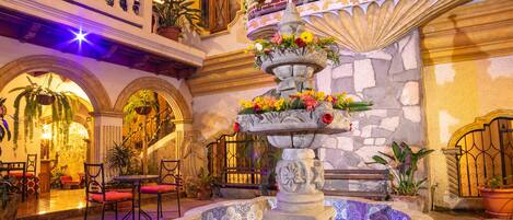 Télévision LED de 32 pouces avec chaînes par câble, télévision