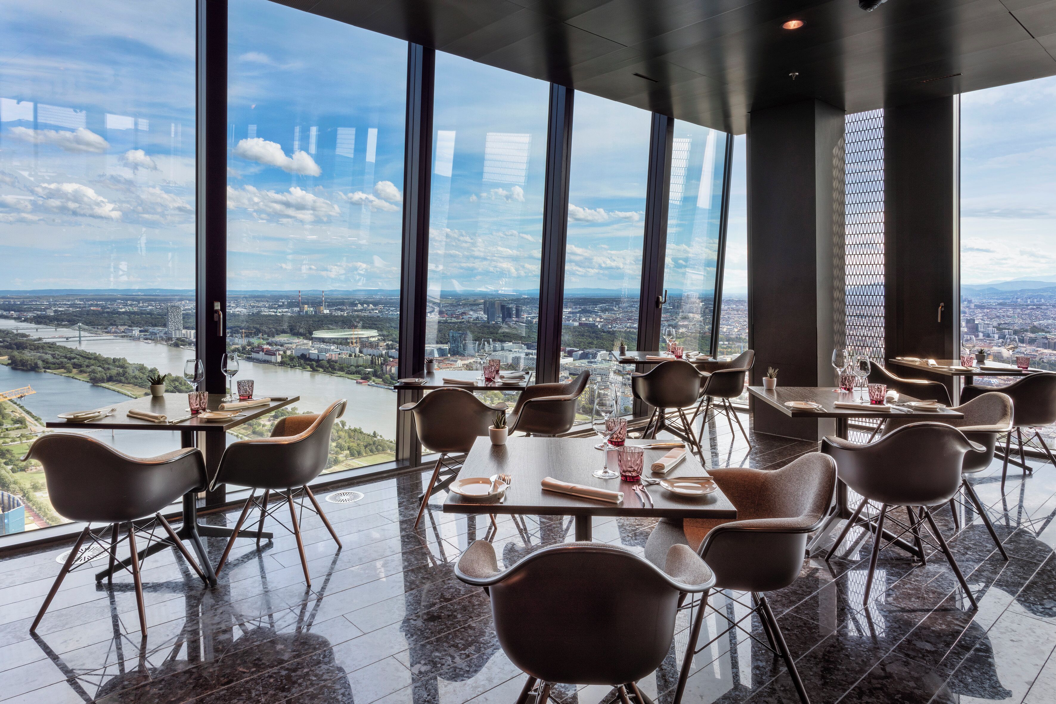 2 restaurants, breakfast, dinner served; Mediterranean cuisine