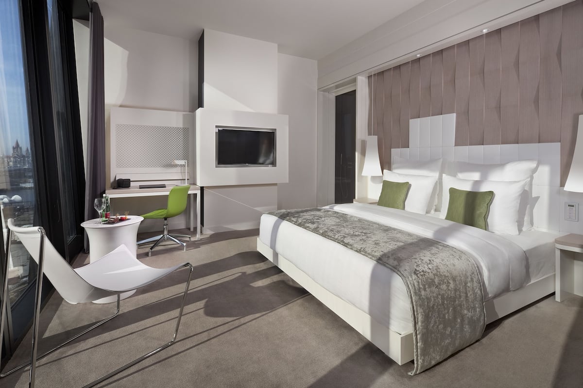 1 bedroom, premium bedding, in-room safe, desk