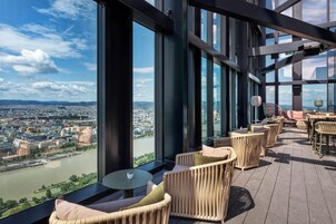 2 restaurantes, café da manhã, culinária mediterrânea