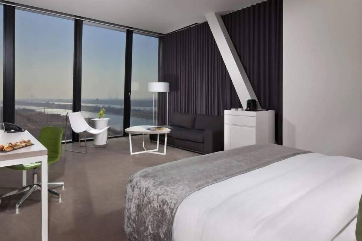 Premium bedding, in-room safe, desk, blackout curtains