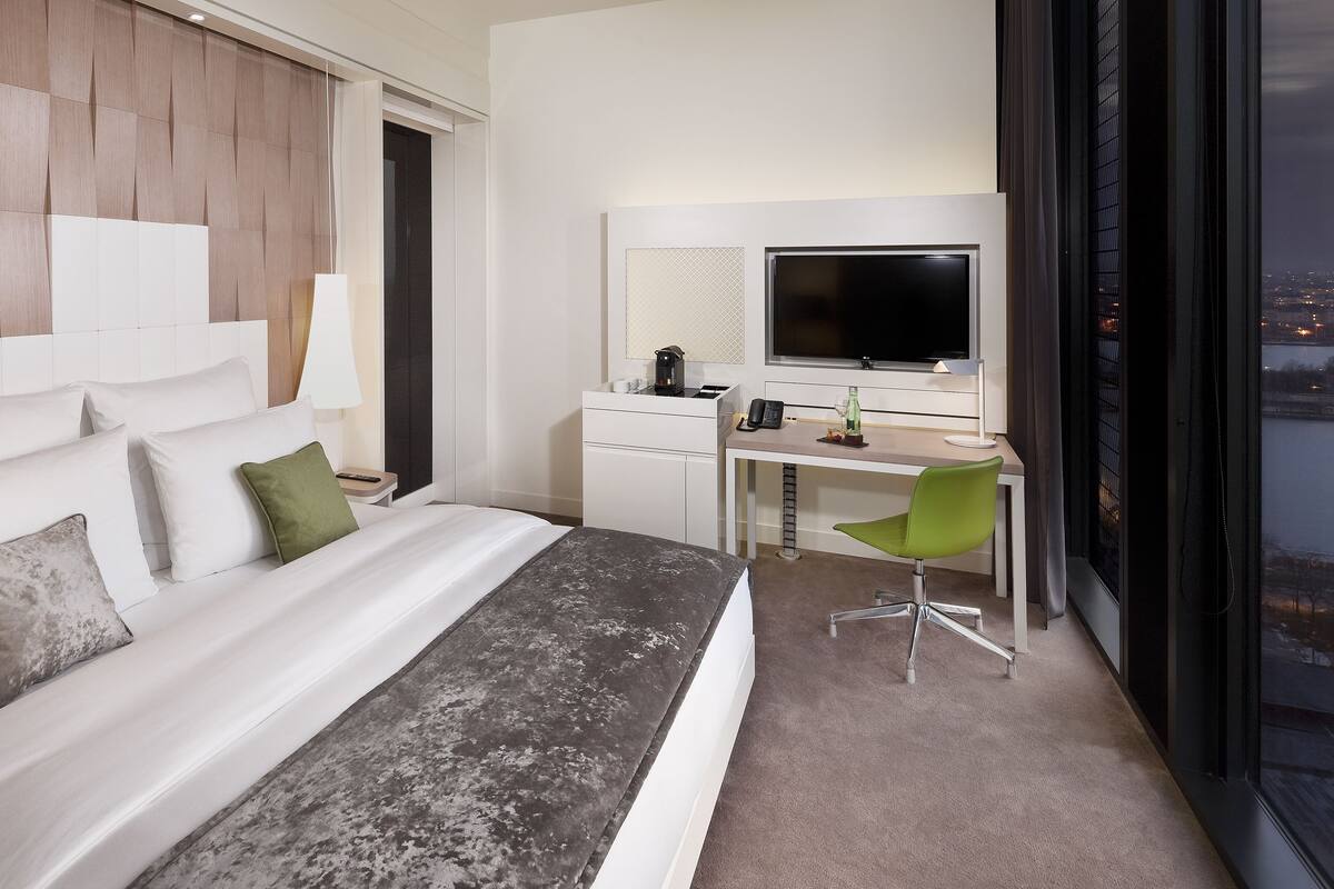 Melia Guestroom | Premium bedding, in-room safe, desk, blackout drapes
