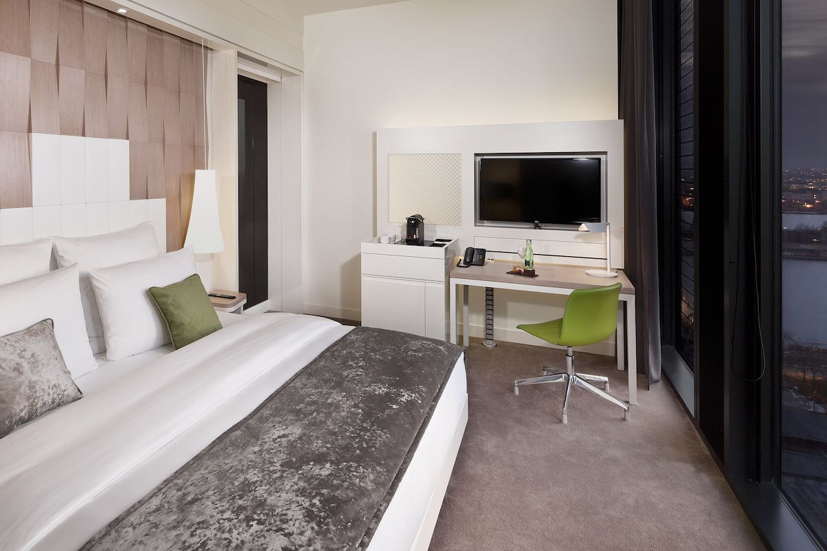 Melia Guestroom | 1 bedroom, premium bedding, in-room safe, desk