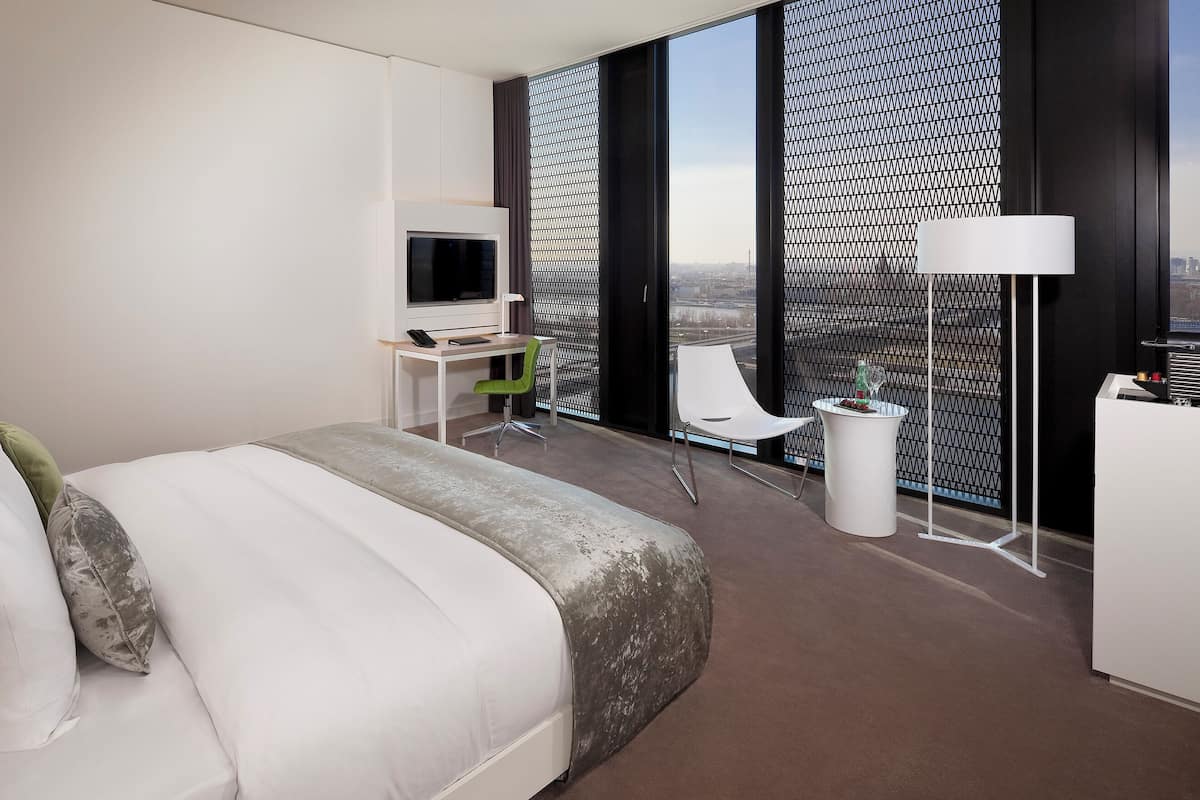 1 bedroom, premium bedding, in-room safe, desk