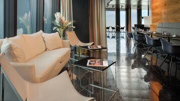 2 restaurantes, café da manhã, culinária mediterrânea