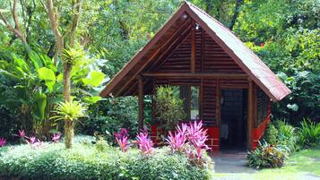 Coffres-forts dans les chambres, draps fournis