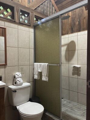 Basic Room, 1 Bedroom, Non Smoking, Garden View | Bathroom | Shower, free toiletries, hair dryer, towels