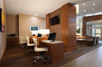 Hotel entrance and lobby at Hyatt Place Houston / The Woodlands