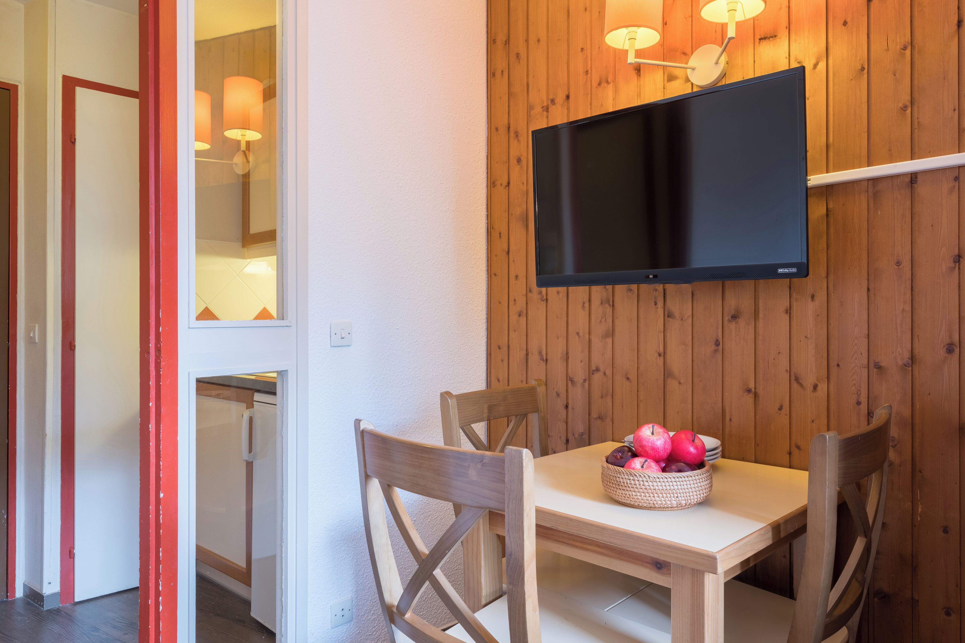 Studio 3 personnes | Living area | TV, table tennis, books