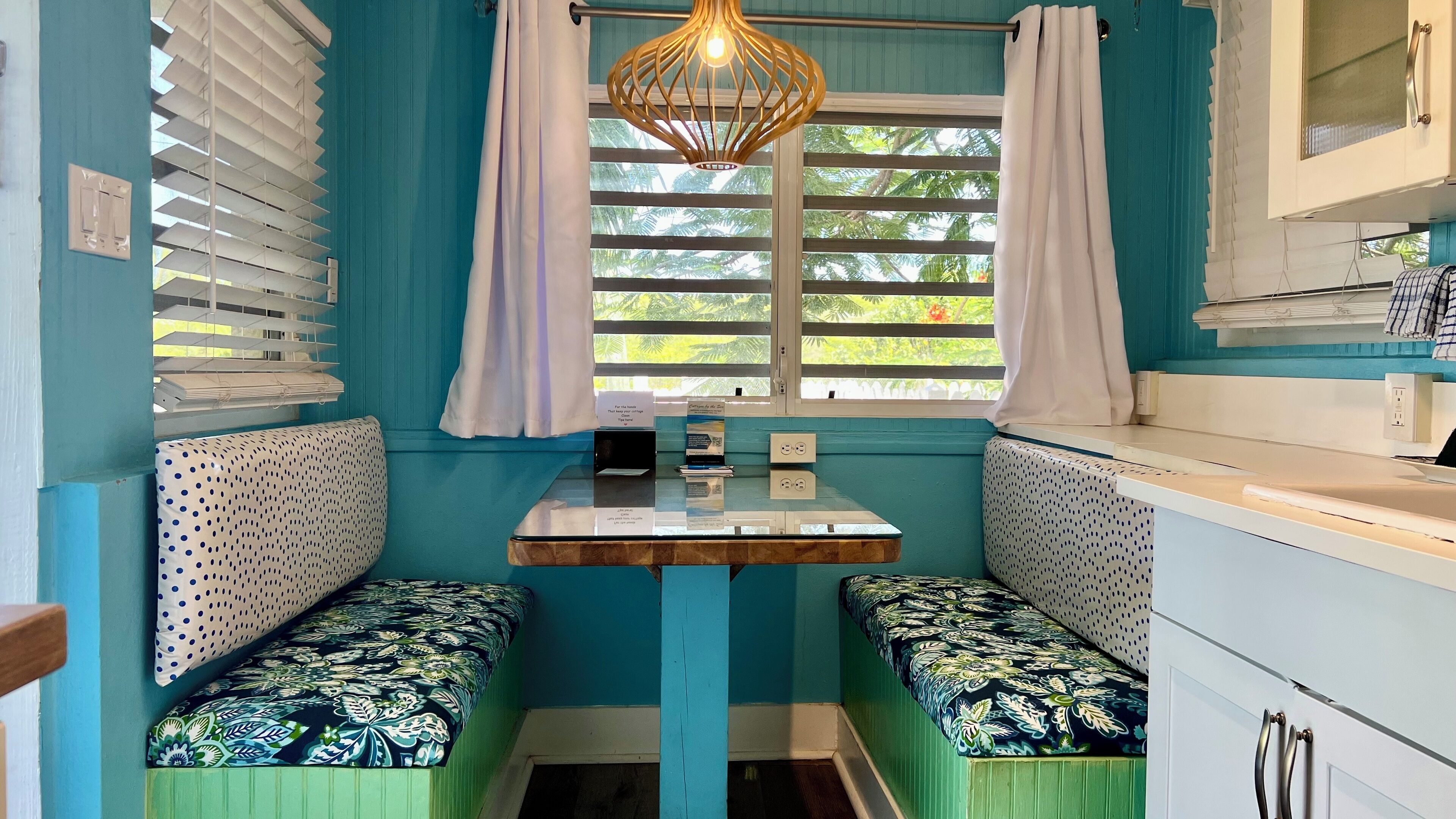 Makan di kamar