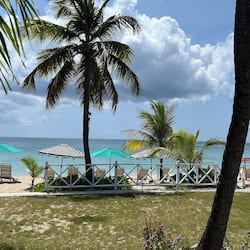 Vista para praia/oceano