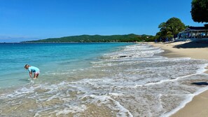 On the beach, white sand, sun-loungers, beach umbrellas - Cottages by the Sea (Frederiksted)
