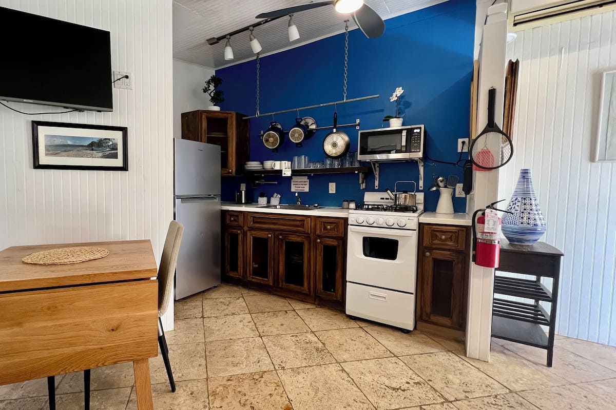 Microwave, coffee/tea maker, cookware/dishes/utensils, freezer