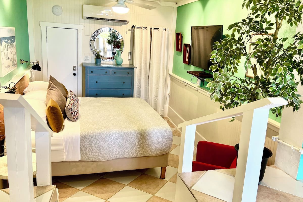 1 bedroom, in-room safe, iron/ironing board, free WiFi