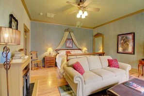 Americana Room | Egyptian cotton sheets, premium bedding, Tempur-Pedic beds