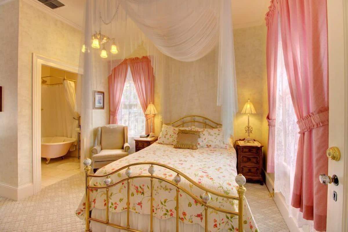 Victorian Room | 埃及棉床单、高档床上用品、泰普尔床垫、特色装修