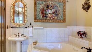 Elizabethan Room | Private spa tub