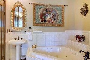 Elizabethan Room | Private spa tub