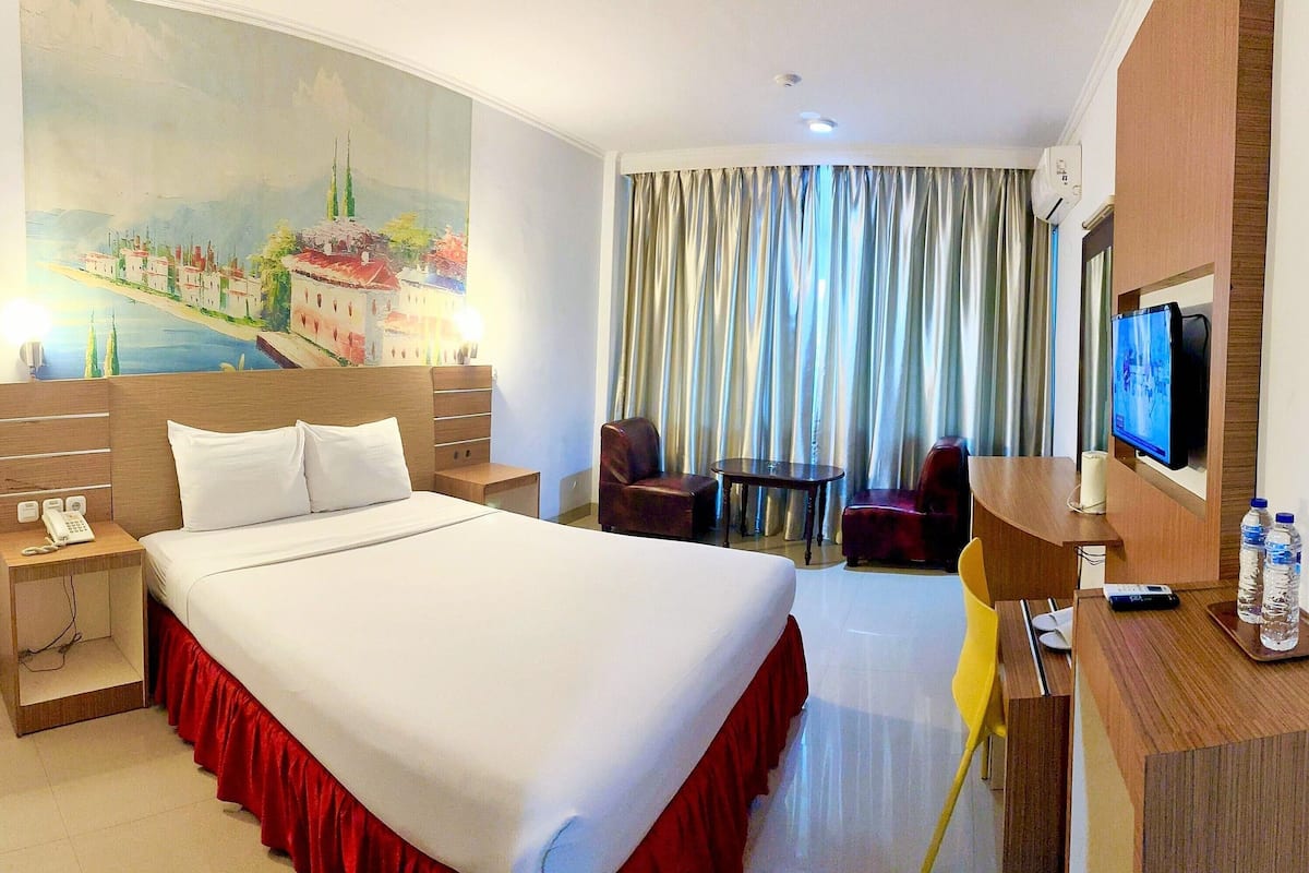 Deluxe Room | In-room safe, desk, free WiFi, bed sheets