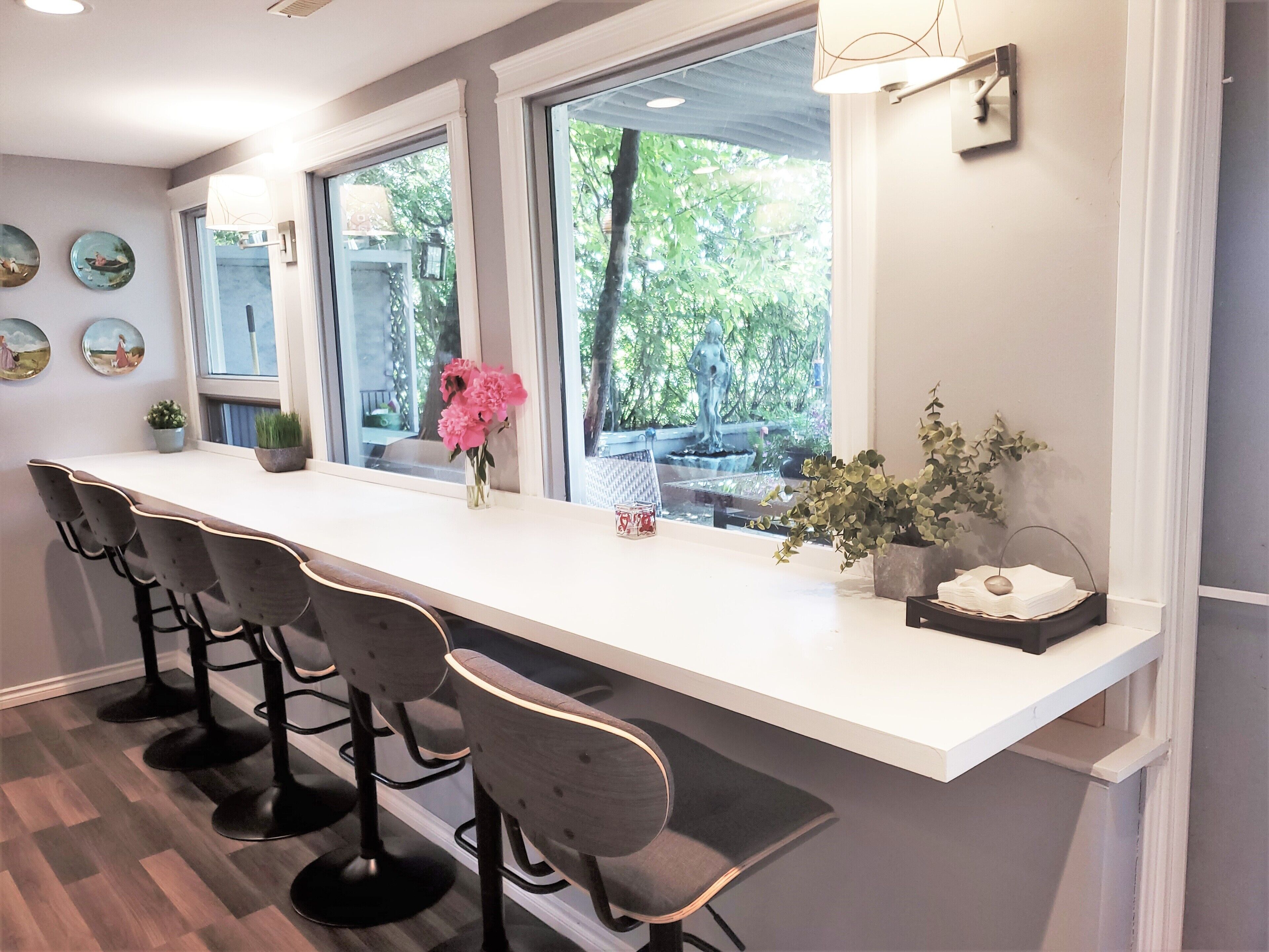 Kamar Standar, 1 Tempat Tidur Queen, pemandangan kebun | Area keluarga | Smart TV 45-inci dengan saluran TV kabel, TV, dan perapian