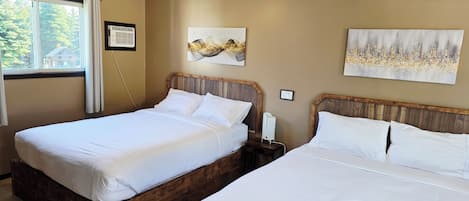 Economy Quadruple Room, 2 Queen Beds, Kitchenette