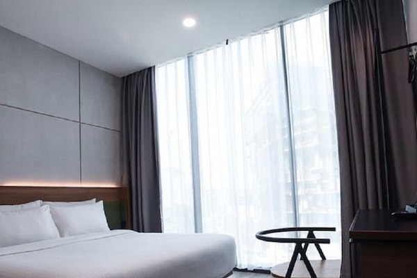 Executive Double Room | Desk, iron/ironing board, free WiFi, bed sheets