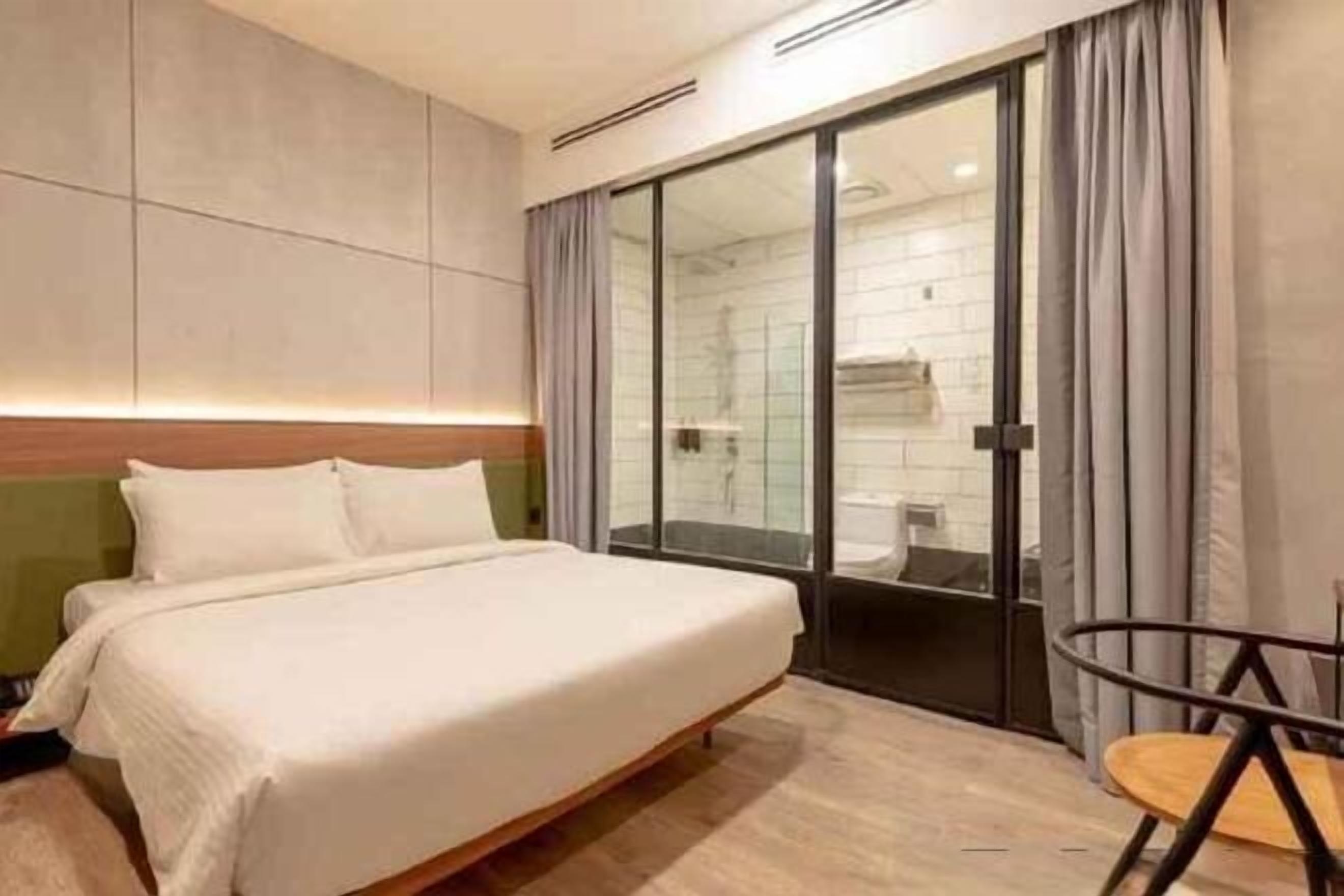 Desk, iron/ironing board, free WiFi, bed sheets