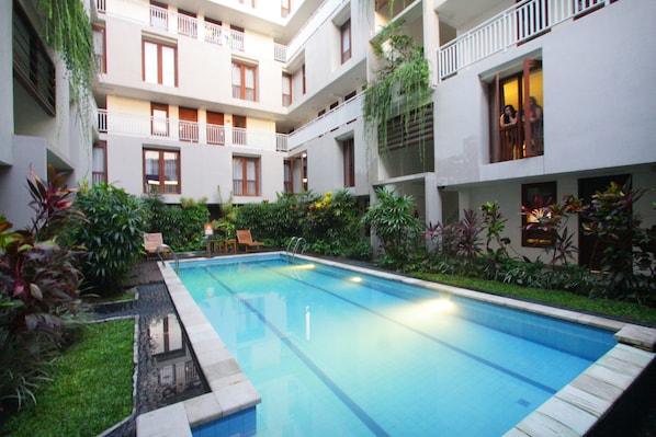 Outdoor pool, pool loungers
