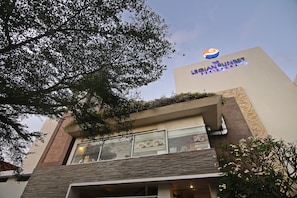 Front of property - The Legian Sunset Residence (Legian)