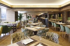 Daily buffet breakfast for a fee - Kyoto Tower Hotel (Kyoto)