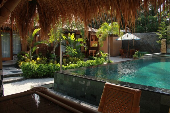 Piscine couverte, piscine extérieure