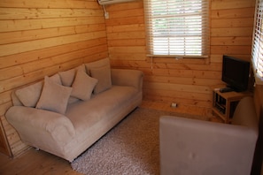 Medium Cabin | Living room