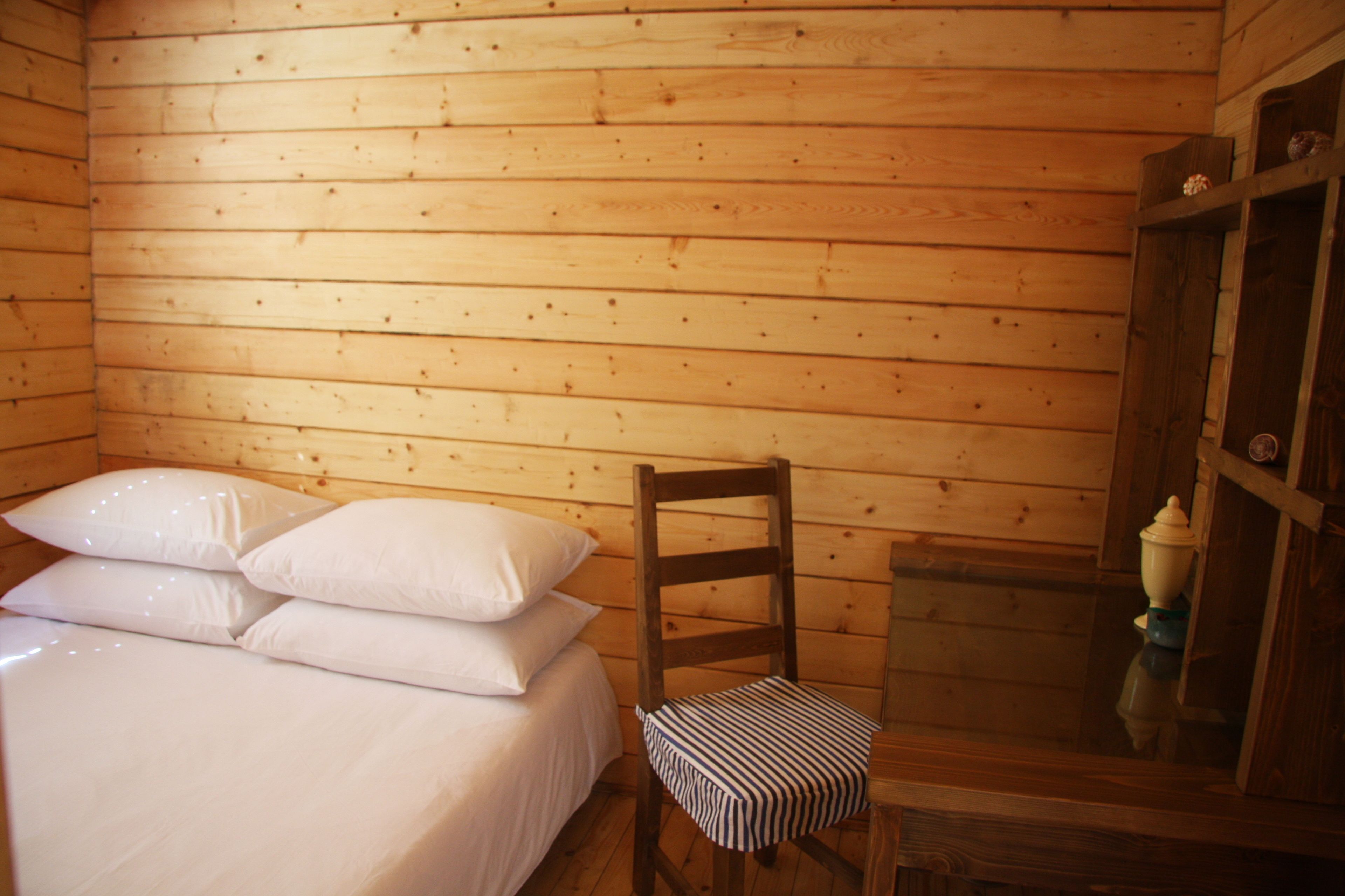 medium cabin | minibar