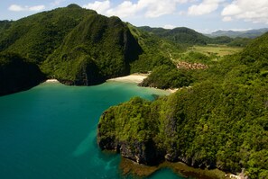 Playa en los alrededores, snorkel y kayaks