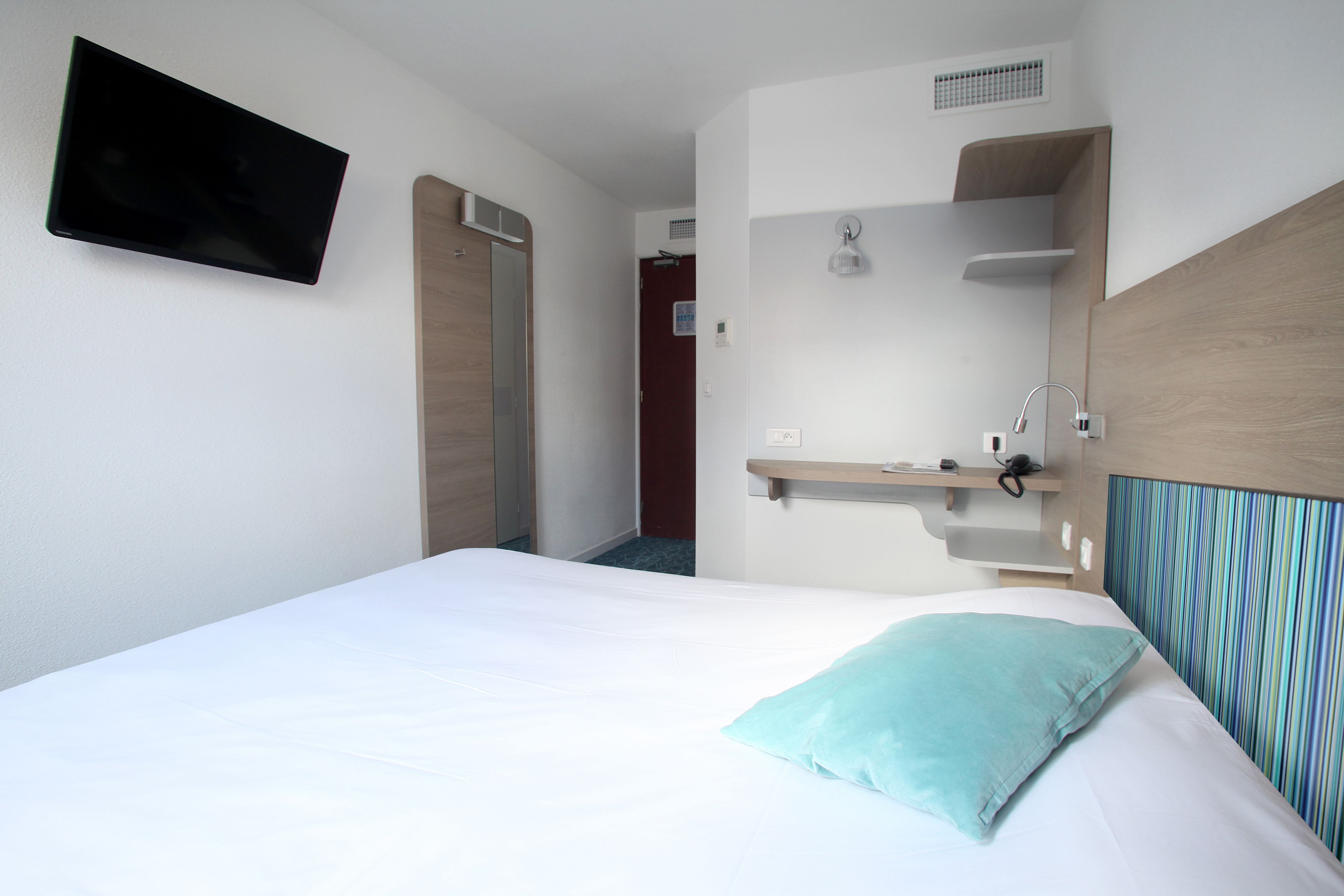 standard room | desk, blackout curtains, iron/ironing board, free cots/infant beds