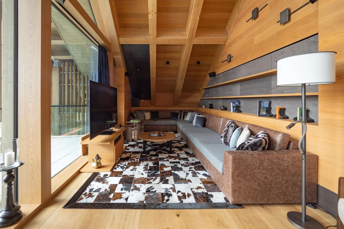 Oberalp 3-Bedroom Signature Suite | Bộ đồ giường cao cấp, chăn bông, nệm có lớp đệm bông 