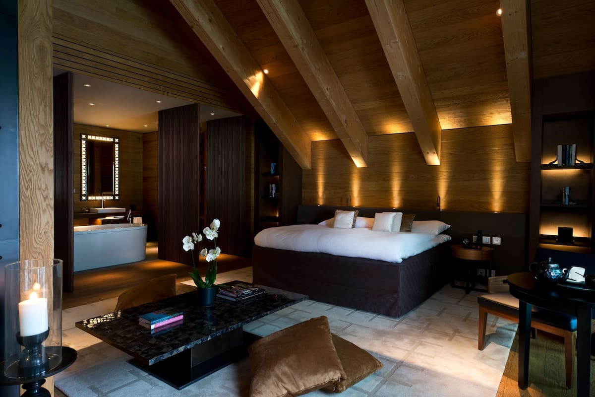 suite (gemsstock) | premium bedding, down duvets, pillow-top beds, free minibar items