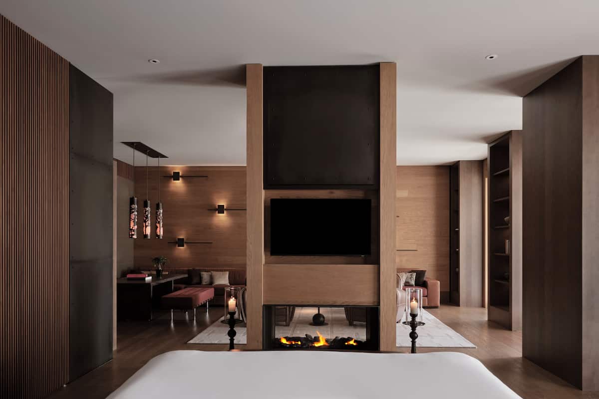 Alpine Deluxe Suite | Bộ đồ giường cao cấp, chăn bông, nệm có lớp đệm bông 