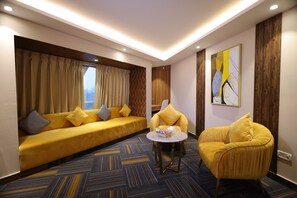 Suite Presidenziale (Presidential Suite with Airport Drop) | 1 camera, biancheria da letto di alta qualità, cassaforte in camera