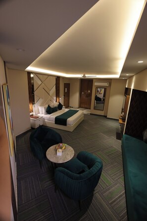 Suite Presidenziale (Presidential Suite with Airport Drop) | 1 camera, biancheria da letto di alta qualità, cassaforte in camera